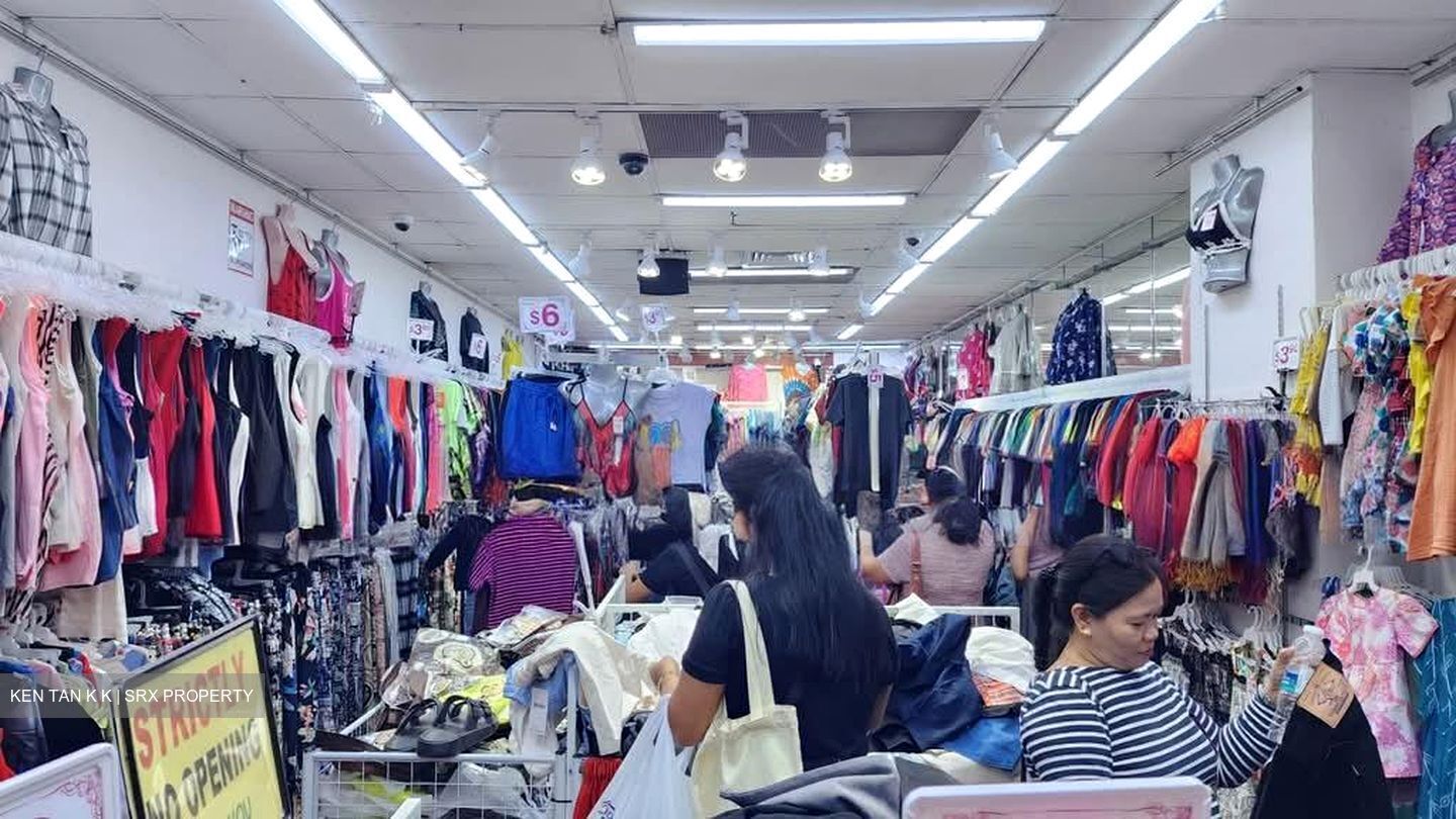 Lucky Plaza (D9), Retail #547163111